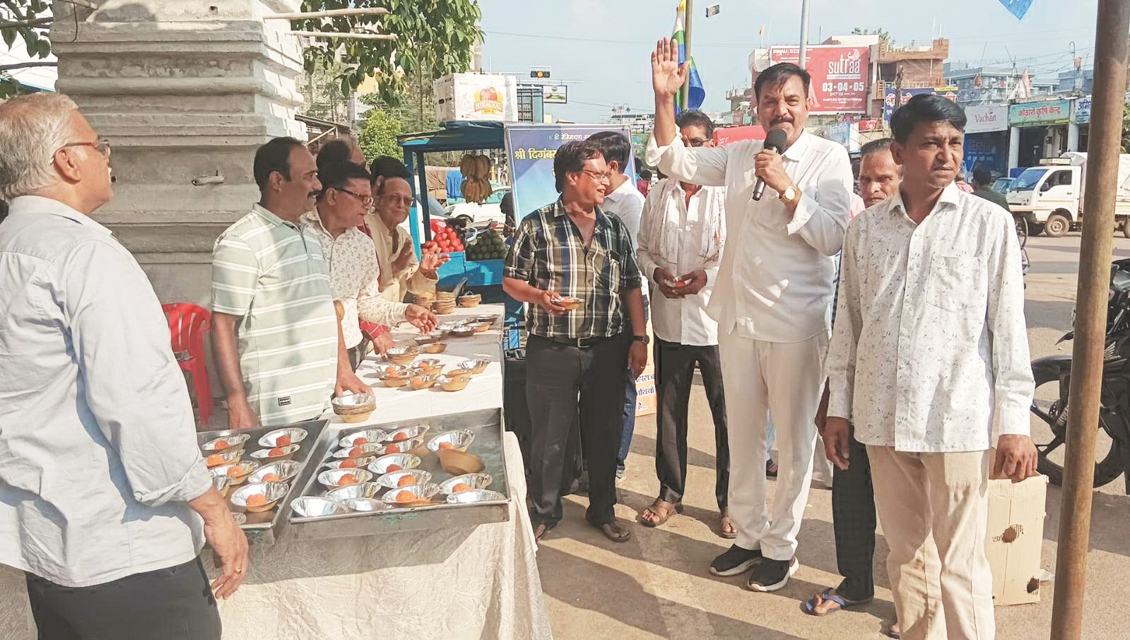 अवतरण दिवस पर 21 हजार लड्डुओं का वितरण