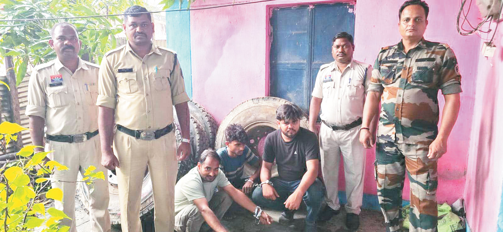 ट्रेलर से टायर चोरी, चार आरोपी गिरफ्तार