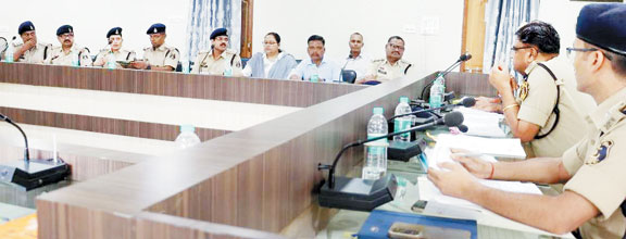 एसपी ने राजपत्रित अधिकारियों समेत थाना-चौकी प्रभारियों की ली समीक्षा बैठक