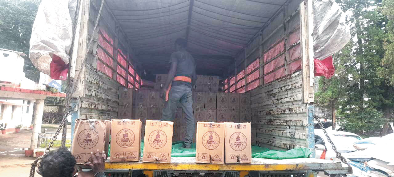  एनएच-43 पर ट्रक से 22 लाख की अवैध शराब जब्त, पंजाब के दो आरोपी गिरफ्तार