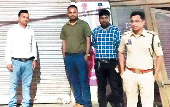 अवैध रूप से संचालित मेडिकल व पैथोलैब सील