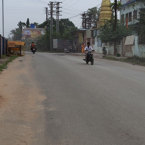 धूल के गुबार से  नगरवासी हलाकान