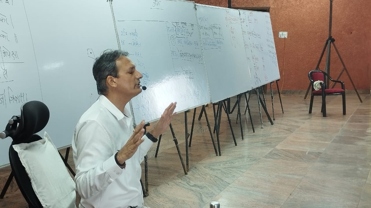 बच्चों की गलती डांट से नहीं, स्नेहपूर्वक समझने से सुधरती है