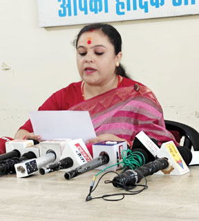  स्कूल बैग का बोझ और बच्चों को शौचालय न भेजने के मामले पर उठे सवाल