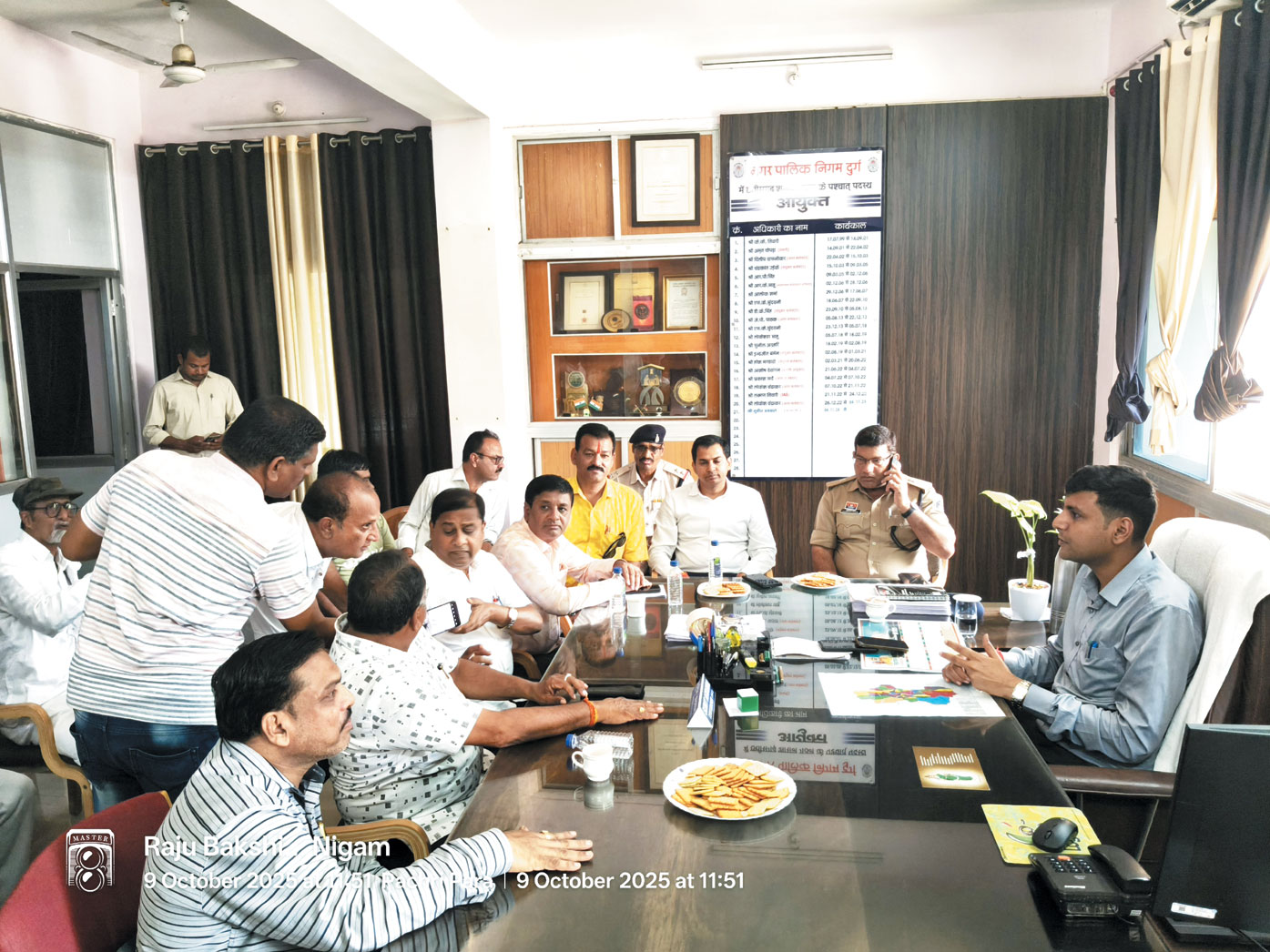 इंदिरा मार्केट और सराफा बाजार में ट्रैफिक व्यवस्था सुदृढ़ करने निगम-पुलिस की बैठक