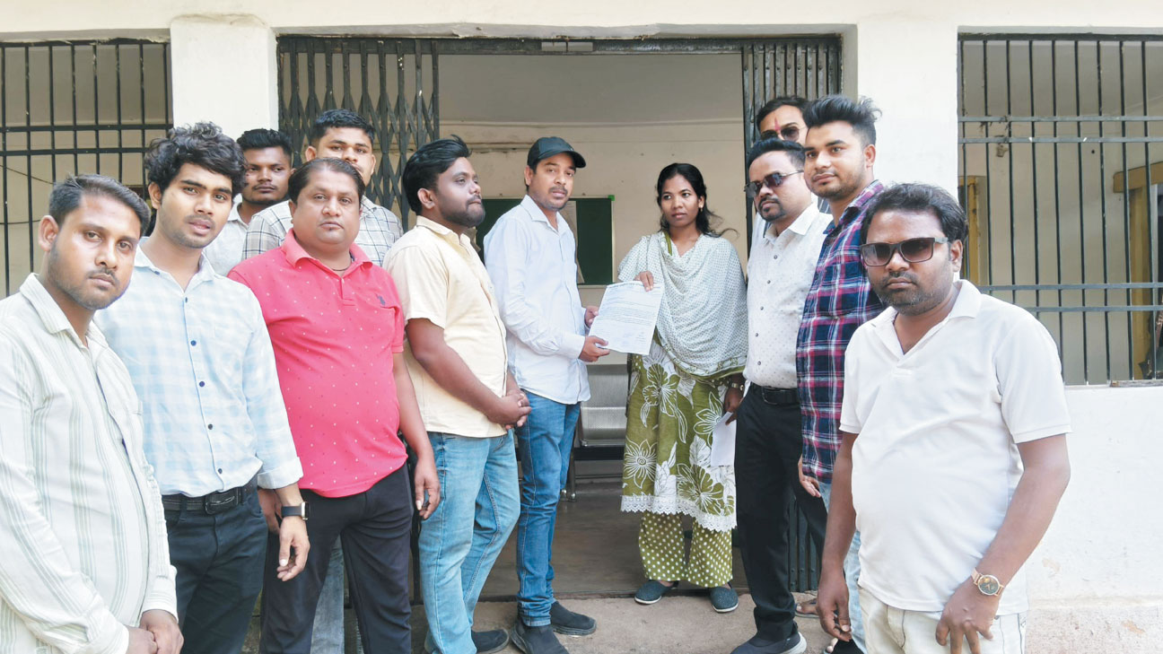  शराब दुकान खोले जाने का युकां ने किया विरोध