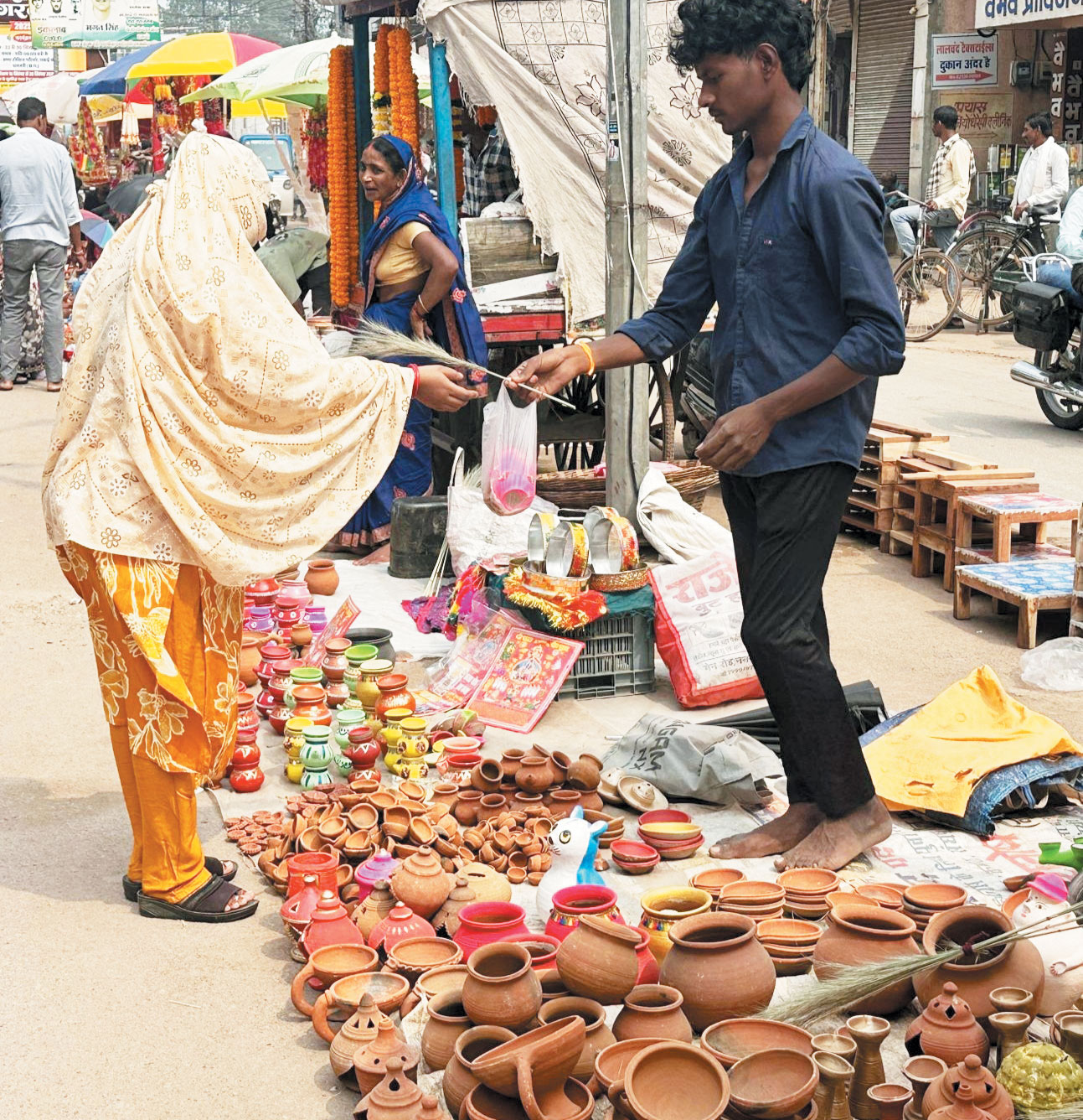 वोकल फॉर लोकल के तहत इस बार मिट्टी के दीयों से रोशन होगी दिवाली