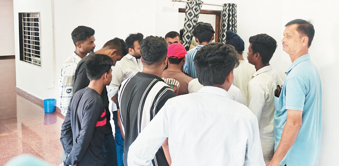 दुर्ग संगठन चुनाव पर्यवेक्षक लल्लू ने दावेदारों से की वन टू वन चर्चा