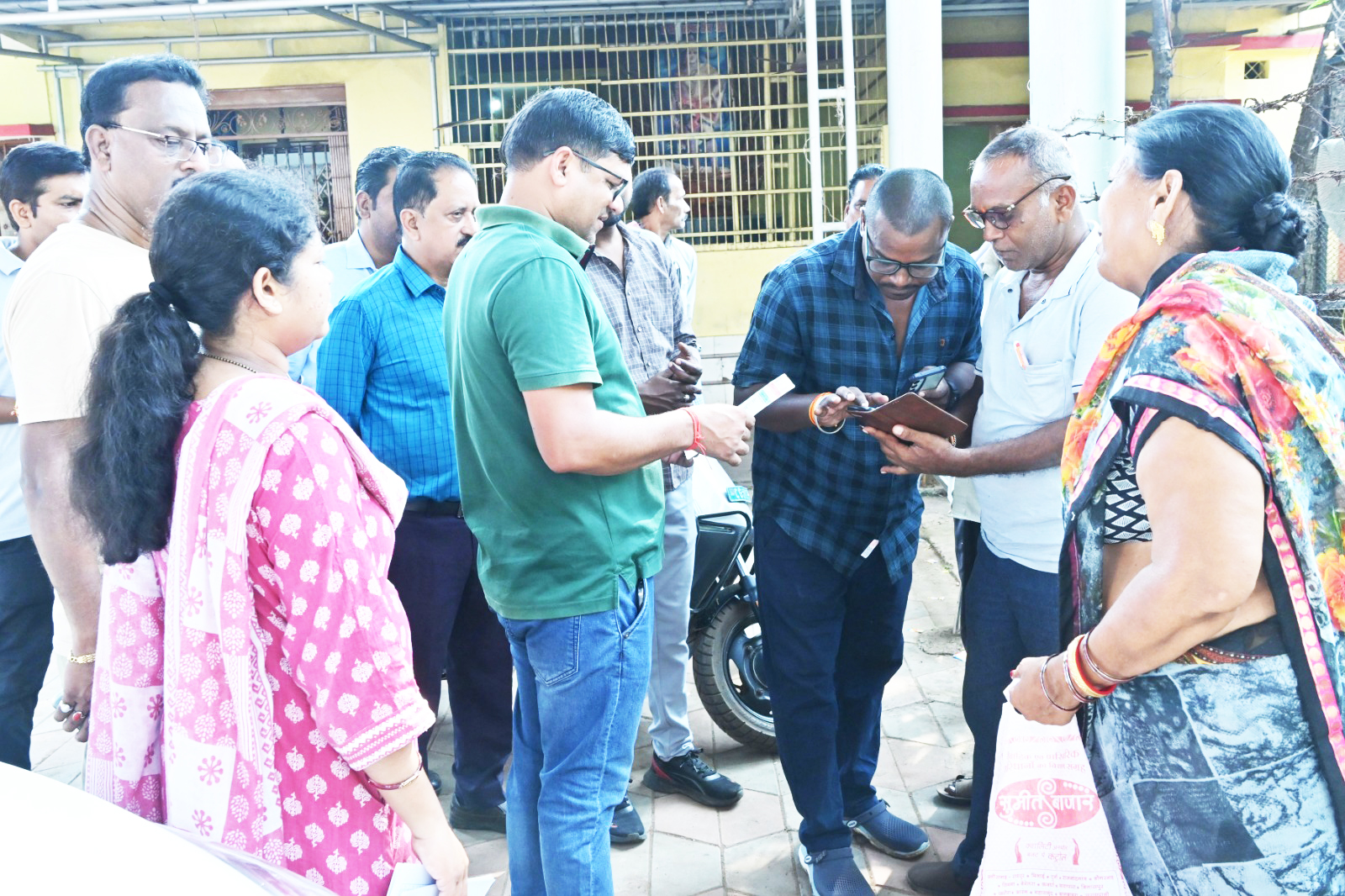 आयुक्त ने किया निर्माण कार्यों का निरीक्षण