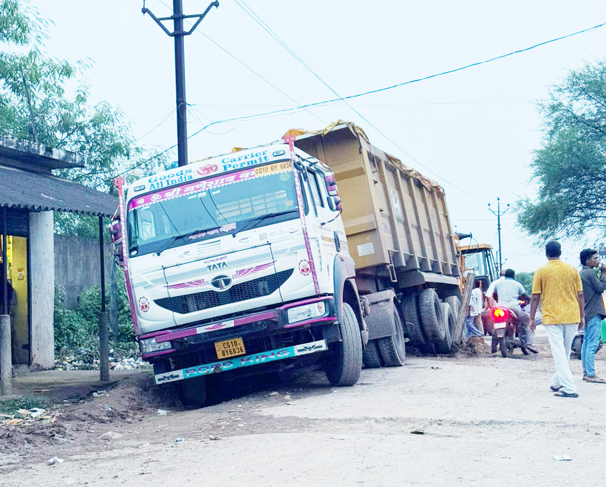 प्राची विहार-बड़े अतरमुड़ा मार्ग पर भारी वाहनों के आवागमन से बढ़ रहा खतरा