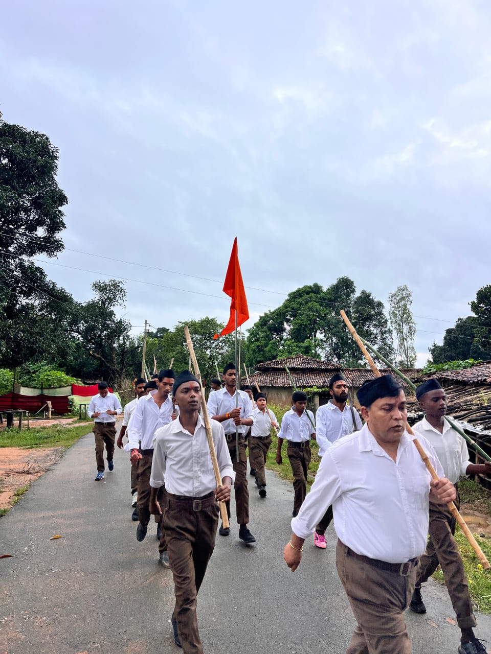 लखनपुर खंड के पटकुरा मंडल में पथ संचलन