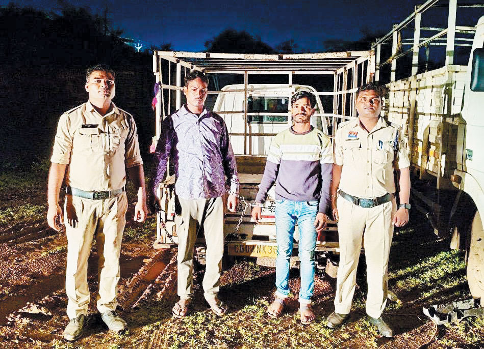 रेलवे अंडरब्रिज से लोहे की प्लेट चोरी करने वाले दो गिरफ्तार