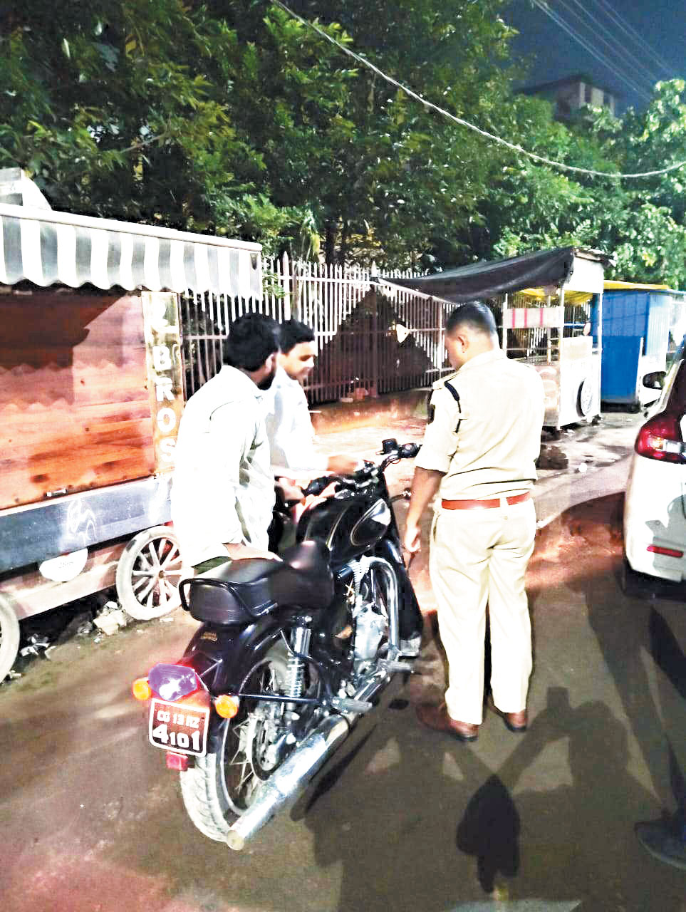 मॉडिफाइड साइलेंसर  पर कार्रवाई, काटा 5-5 हजार का चालान