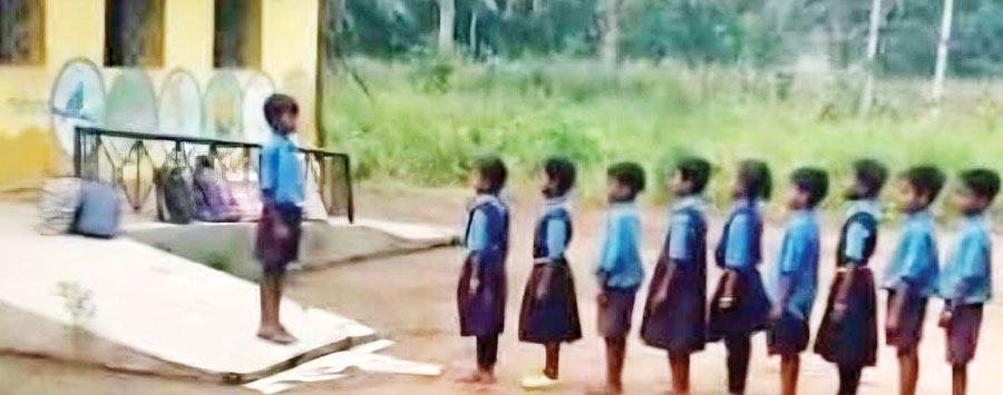 पखनाबेड़ा प्राथमिक शाला में शिक्षकों की अनुपस्थिति का आरोप, बच्चे खुद कर रहे हैं स्कूल बंद