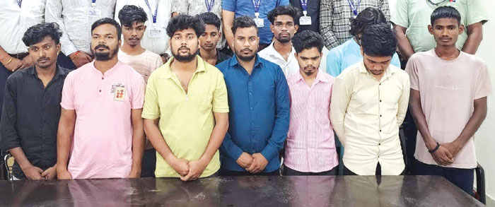  शादी साइट पर युवतियों की फोटो लगाकर ठगने वाले 11 गिरफ्तार