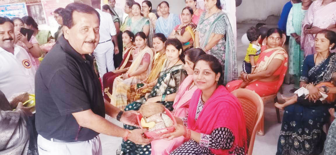 भाटागांव में अन्नप्राशन व महिलाओं को पोषण आहार वितरित