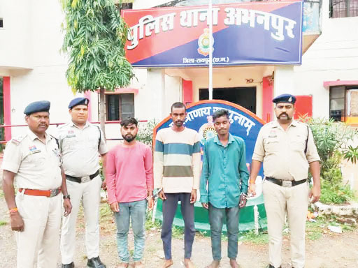 बीड़ी को लेकर विवाद, पत्थर से सिर कुचलकर युवक की हत्या, तीन आरोपी गिरफ्तार