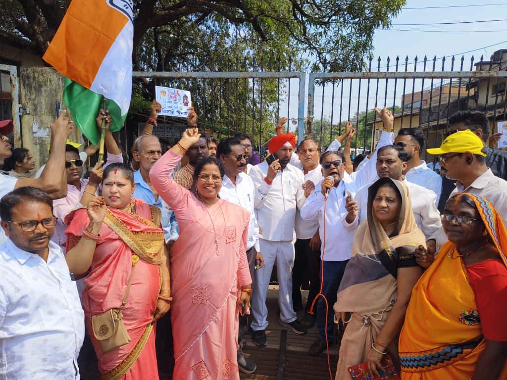 बिजली बिल में वृद्धि के खिलाफ कांग्रेस का जंगी प्रदर्शन, विद्युत मंडल में जड़ा ताला