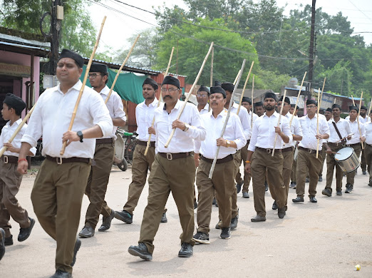 स्वयंसेवकों ने किया पथ संचलन