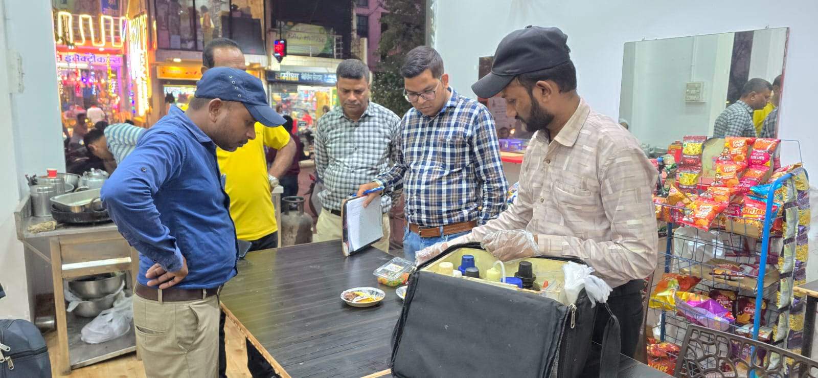 मिठाई दुकानों के 60 खाद्य नमूनों की जांच