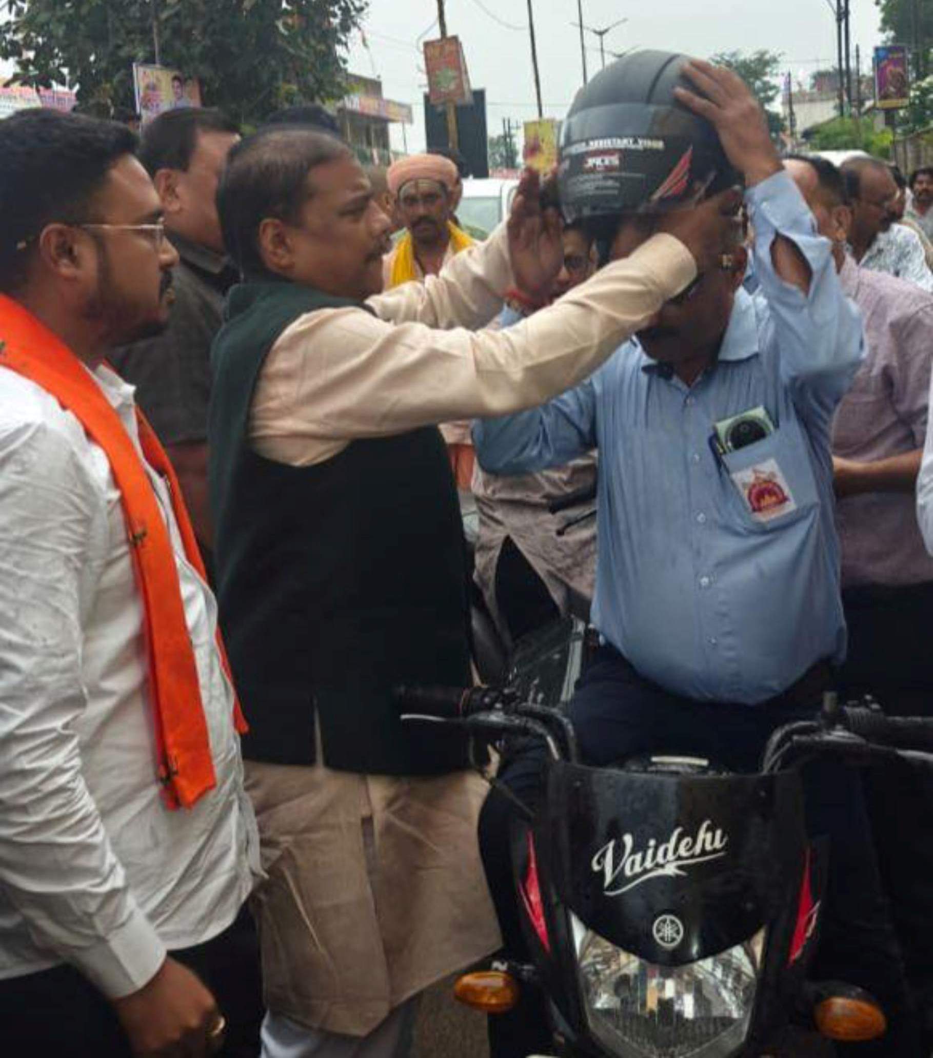 सडक़ सुरक्षा पर नागरिकों को किया जागरूक