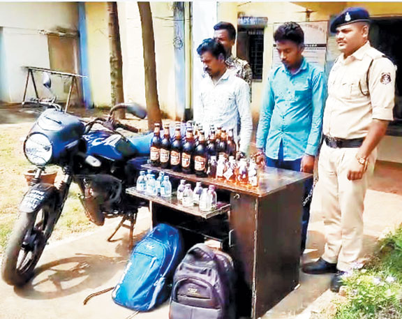 शराब परिवहन करते दो गिरफ्तार