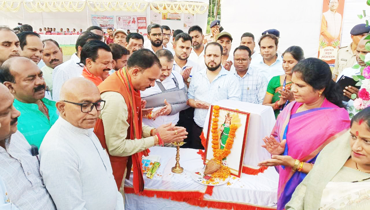 मनेंद्रगढ़ में 220 बेड के सिविल अस्पताल और सीएमएचओ कार्यालय भवन का शिलान्यास