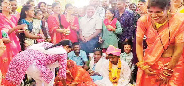 आत्मसमर्पित दो नक्सलियों ने की शादी