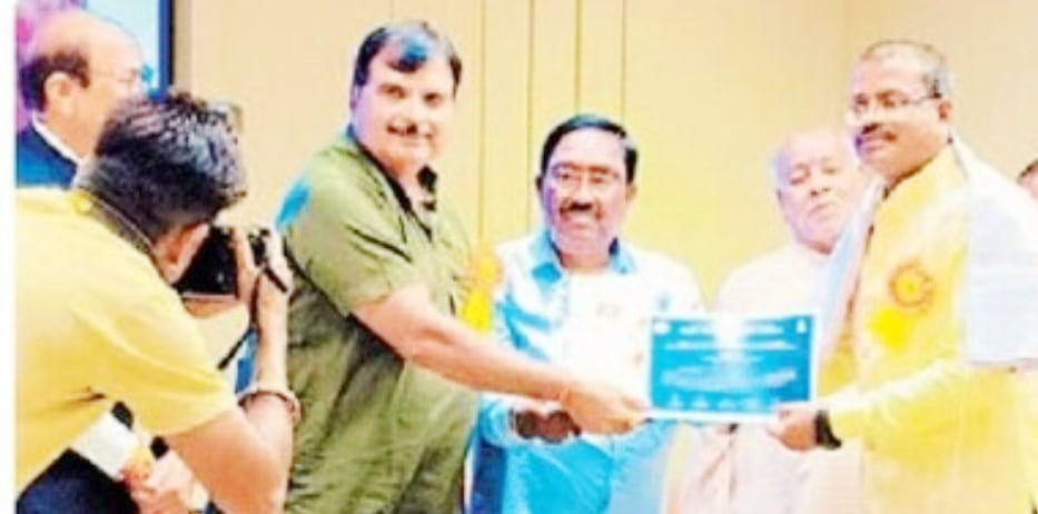 धनेश और लेखा रजक को राज्य अलंकरण छग गौरव सम्मान