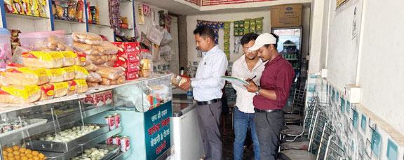 प्रतिष्ठानों का निरीक्षण, नमूने लिए