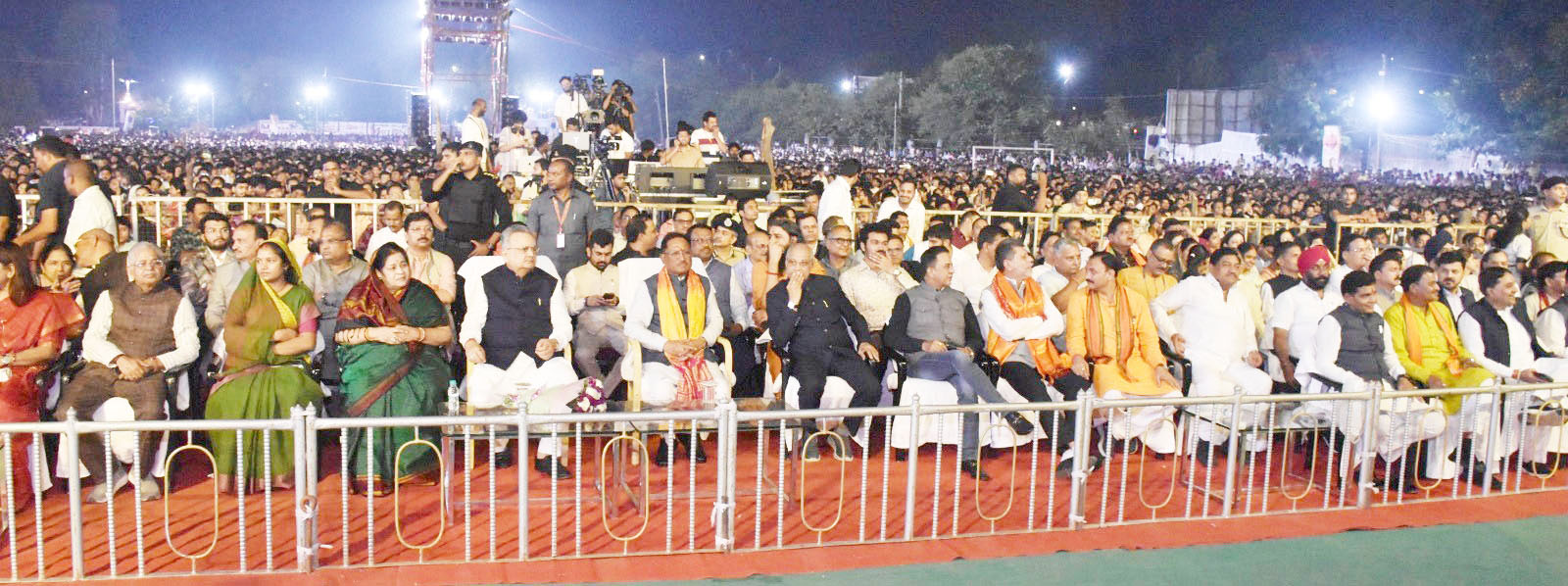 जश्न के रूप में मना रमन का जन्मदिन, गायक खेर की आवाज में मंत्रमुग्ध हुए लोग