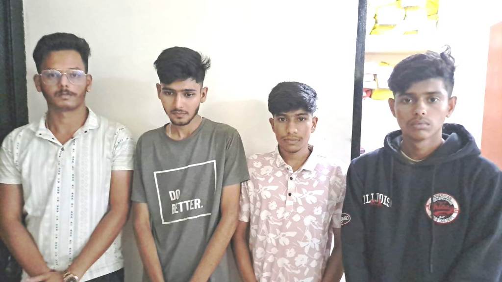 स्टंटबाजी बाइक पर स्टंटबाजी चार 18 साल के युवक गिरफ्तार