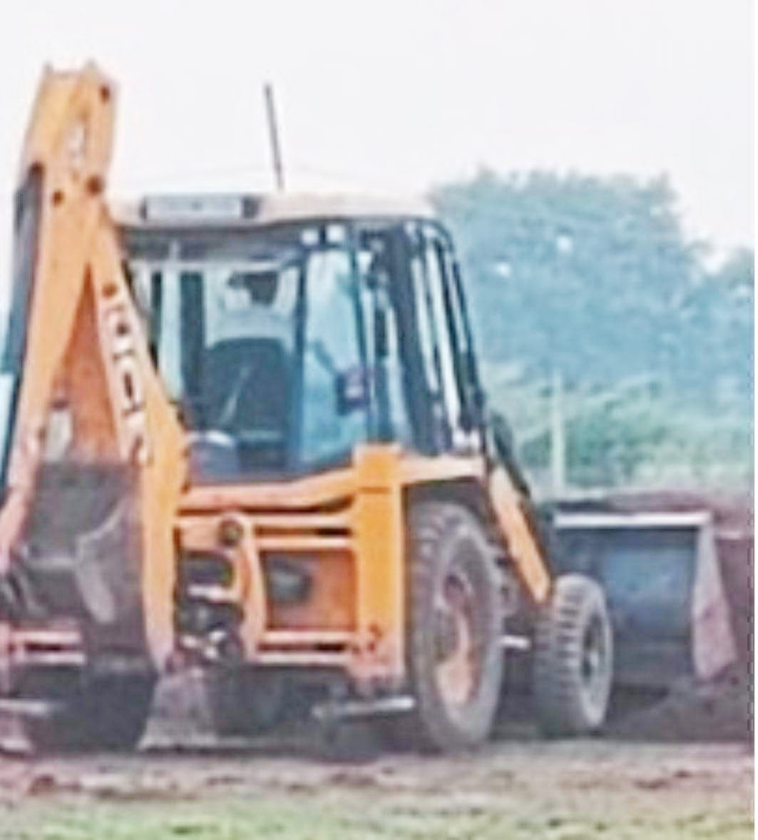 अधिकार-जनप्रतिनिधियों की मिलीभगत से मुरुम खनन का आरोप