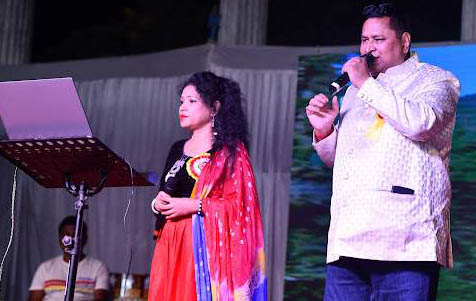 कलाकारों की प्रस्तुतियों पर झूम उठे संगीत प्रेमी