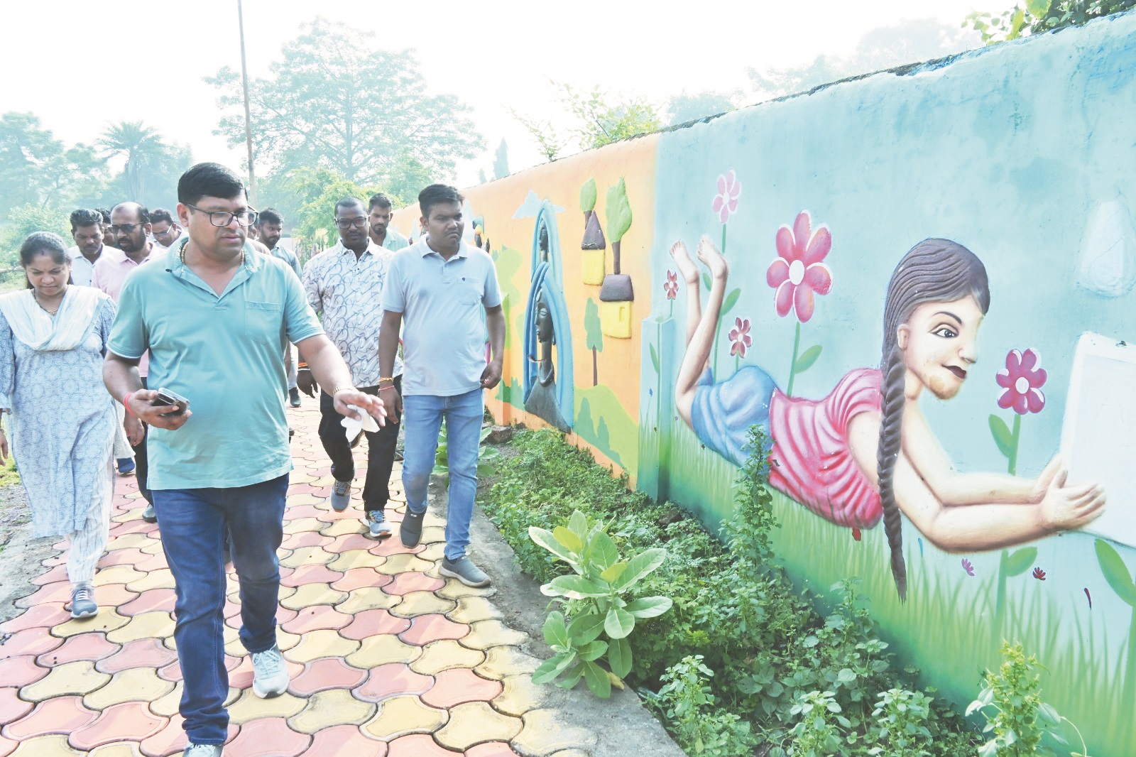 आयुक्त ने साफ-सफाई व वार्ड की व्यवस्थाओं का लिया जायजा