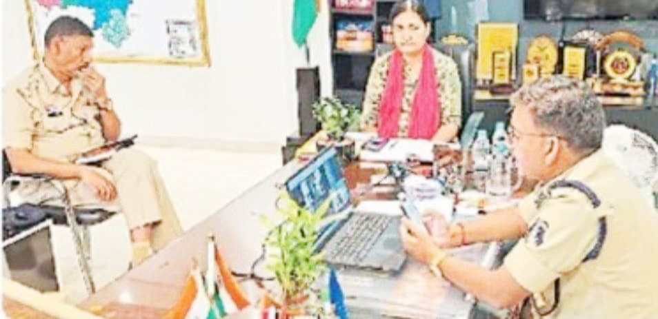 कारोबारियों को अंदर व बाहर  सीसी कैमरा लगवाने दिए निर्देश