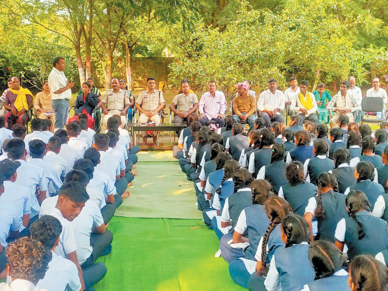 स्कूल में पुलिस का साइबर जागरूकता अभियान