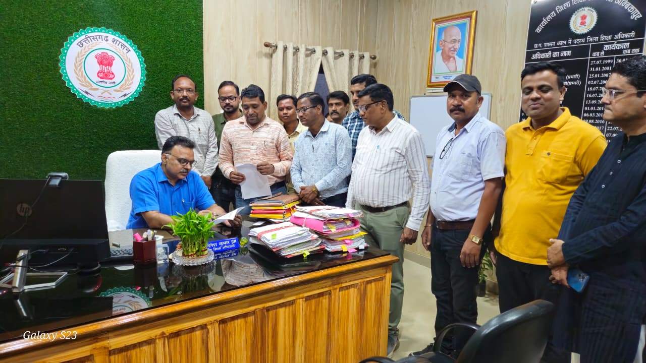  विसंगतिपूर्ण युक्तियुक्तकरण का दंश झेल रहे शिक्षकों की फीकी दिवाली-कमलेश