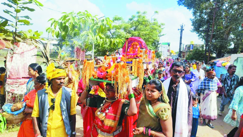 दीपावली पर जमकर फूटे पटाखे  घर आंगन दीयों से रहे रौशन