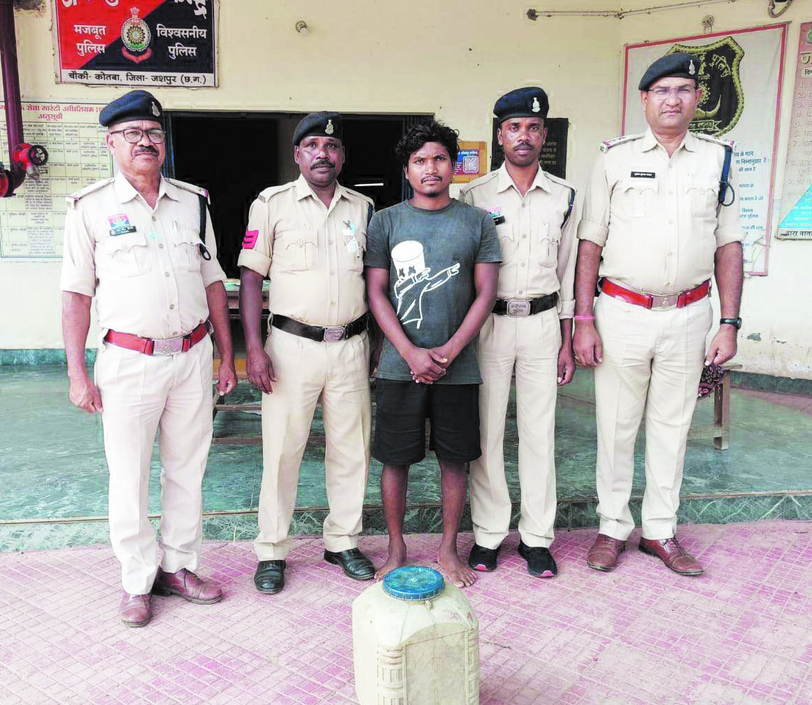  देशी महुआ शराब संग आरोपी गिरफ्तार