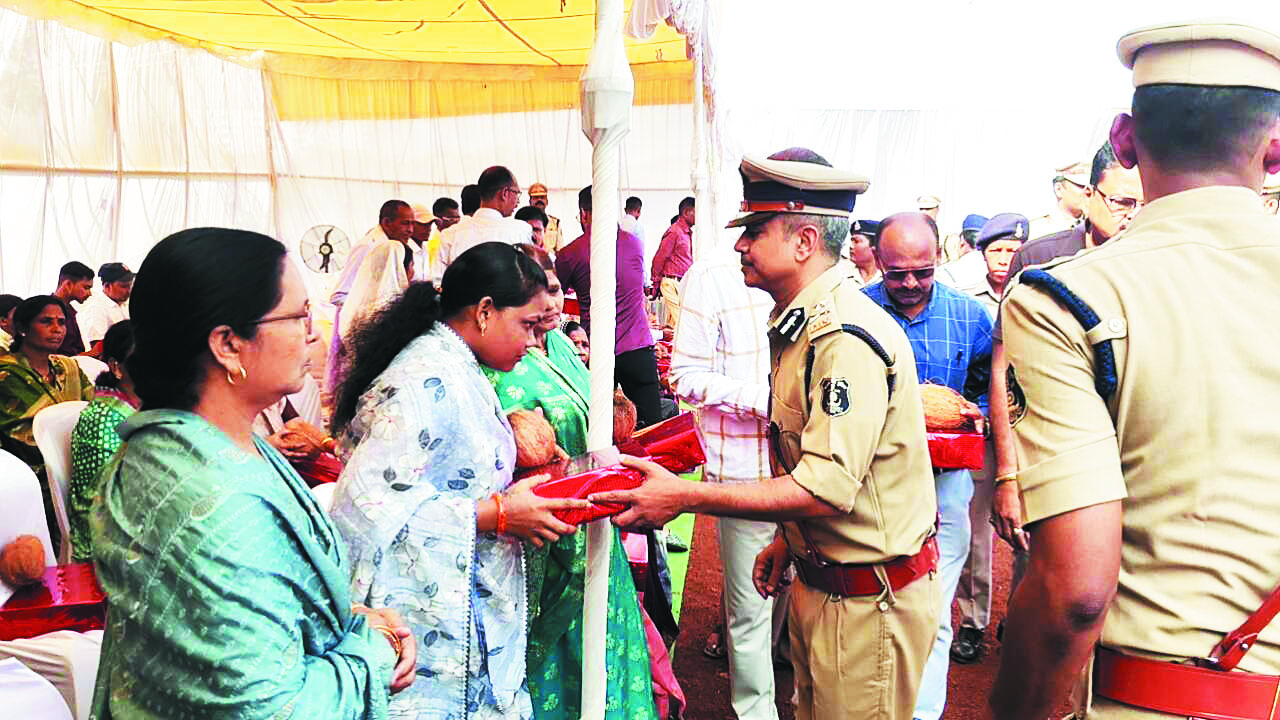 शहीदों को दी श्रद्धांजलि