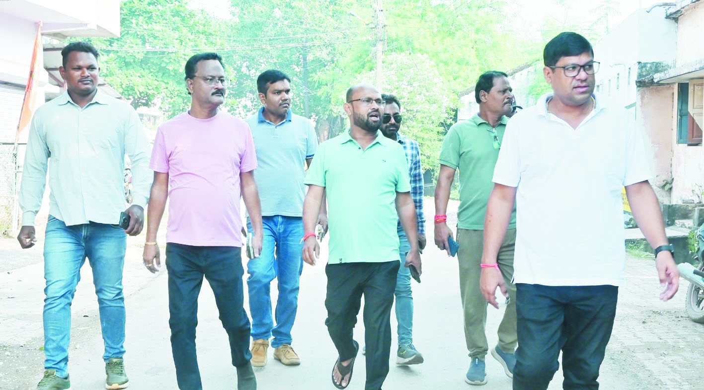 आयुक्त ने वार्ड पार्षदों संग  सफाई का किया निरीक्षण