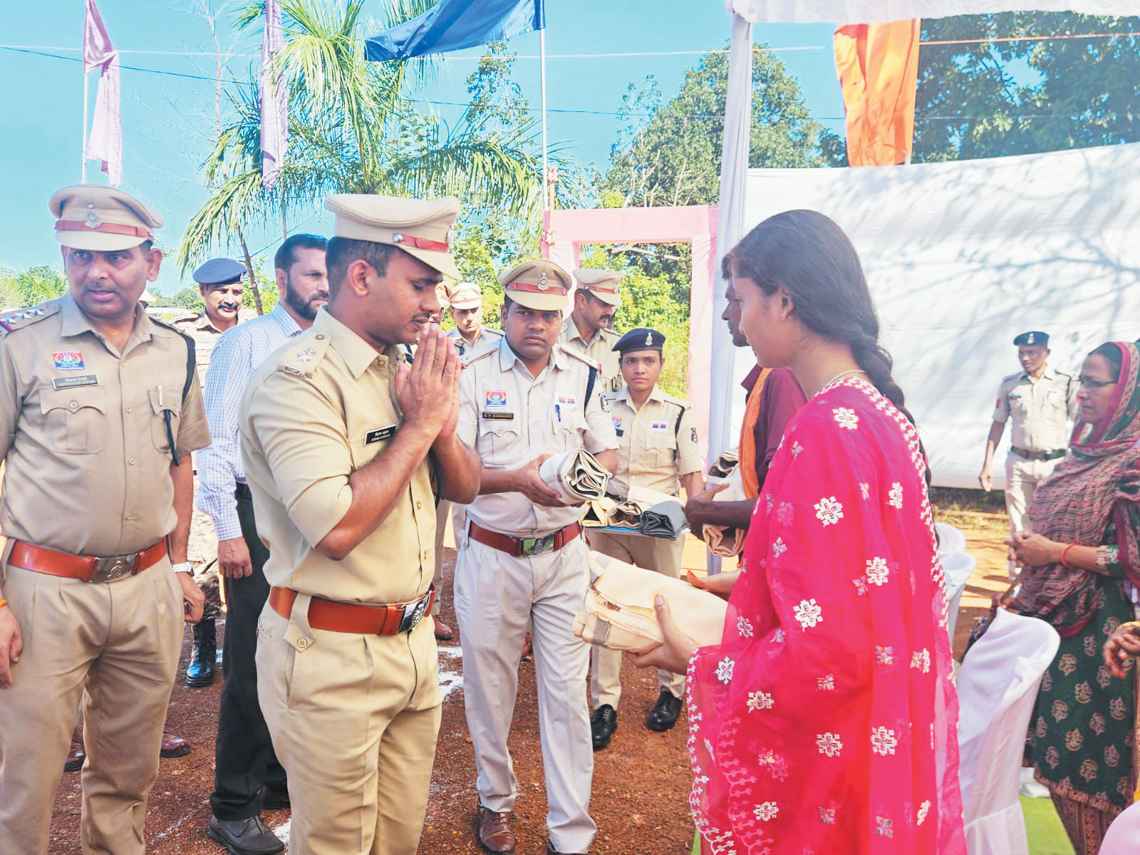 शहीद पुलिस जवानों को नमन