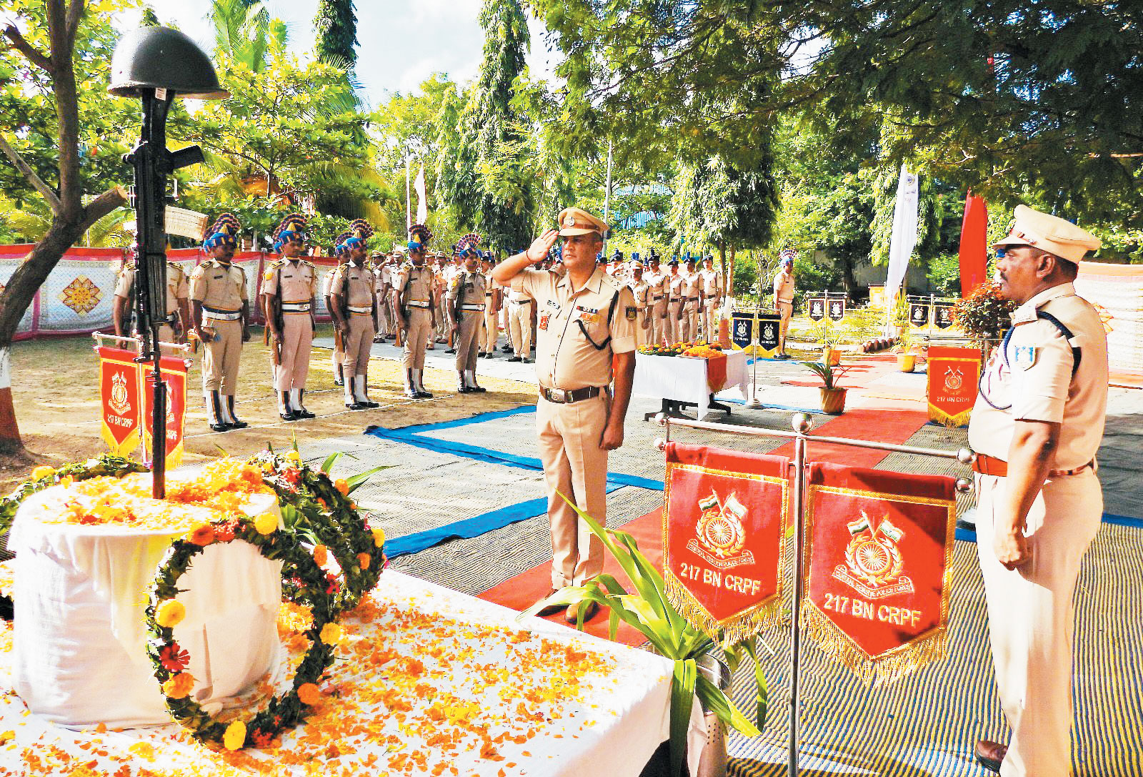 शहीदों को किया नमन, दी श्रद्धांजलि