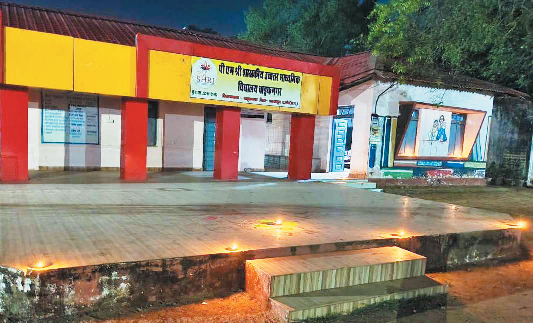 एक दीप भगवान विष्णु के नाम से आलोकित हुए जिले के विद्यालय परिसर