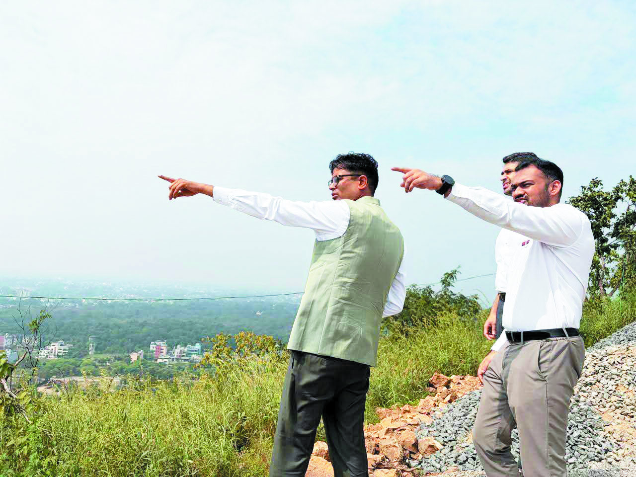 वित्त मंत्री ने किया गजमार पहाड़ स्थित हनुमान मंदिर परिसर का निरीक्षण