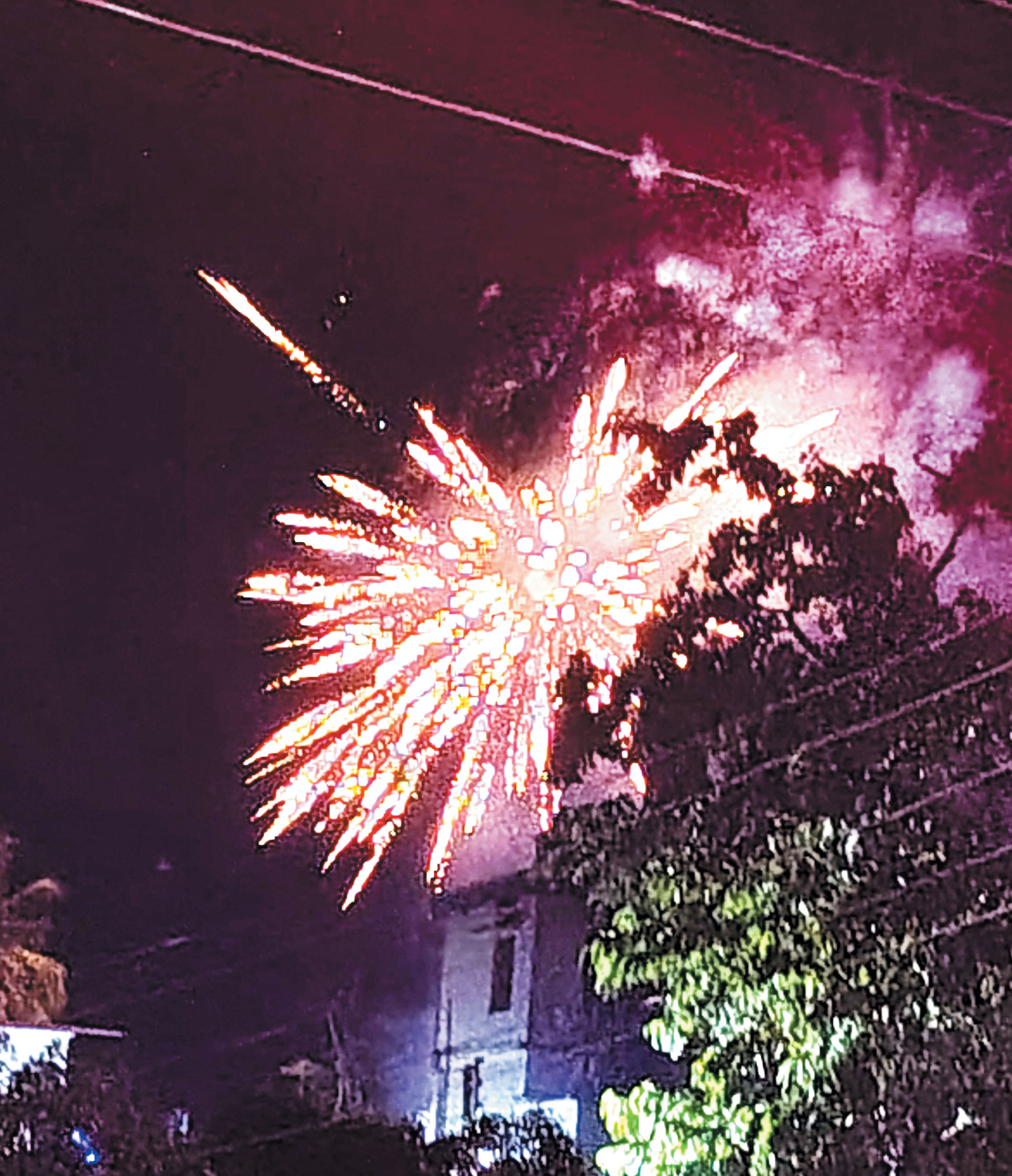 रंगारंग आतिशबाजी से मनाई दीपावली