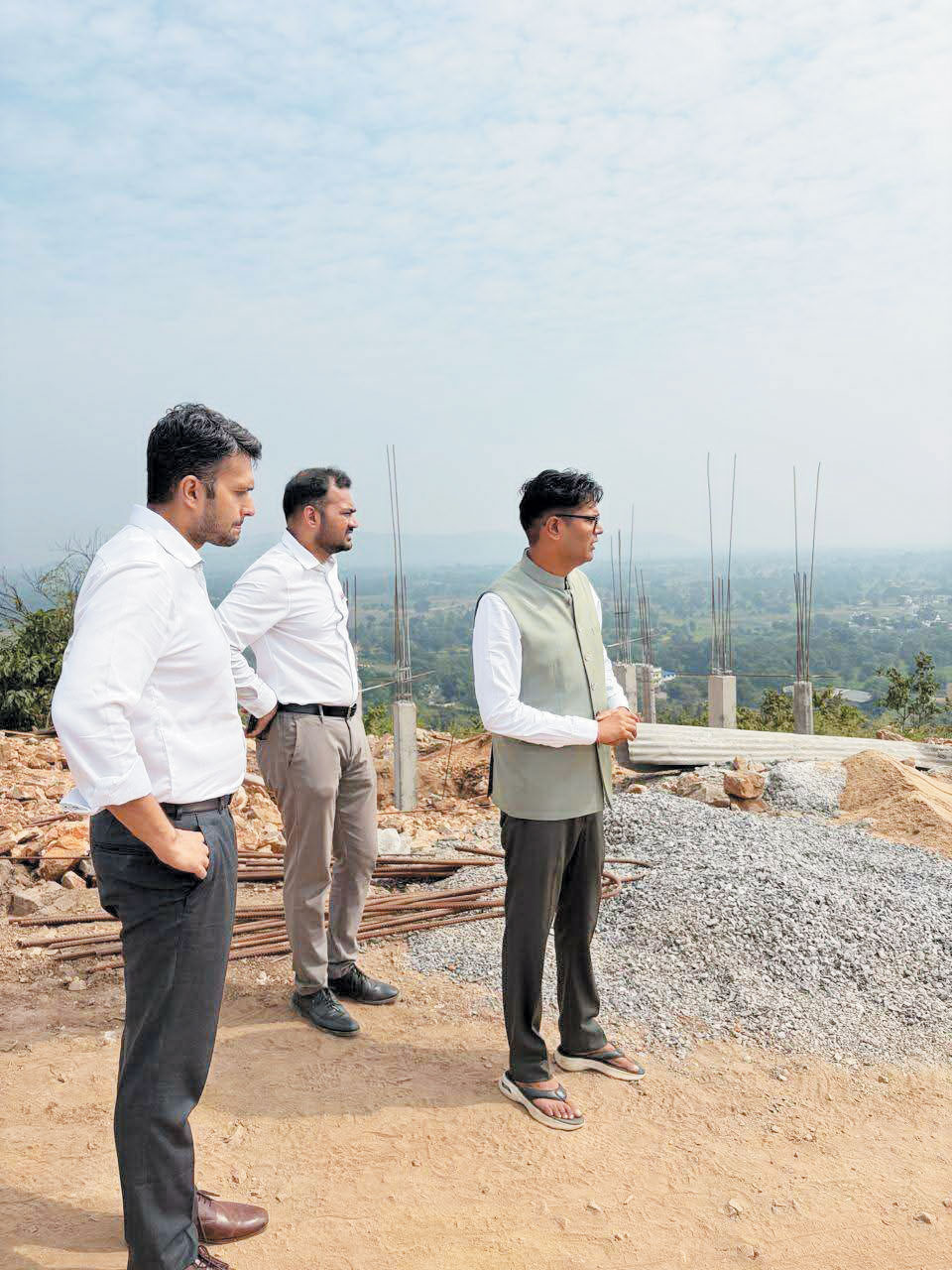 वित्त मंत्री ने किया गजमार पहाड़ के सौंदर्यीकरण कार्यों का निरीक्षण