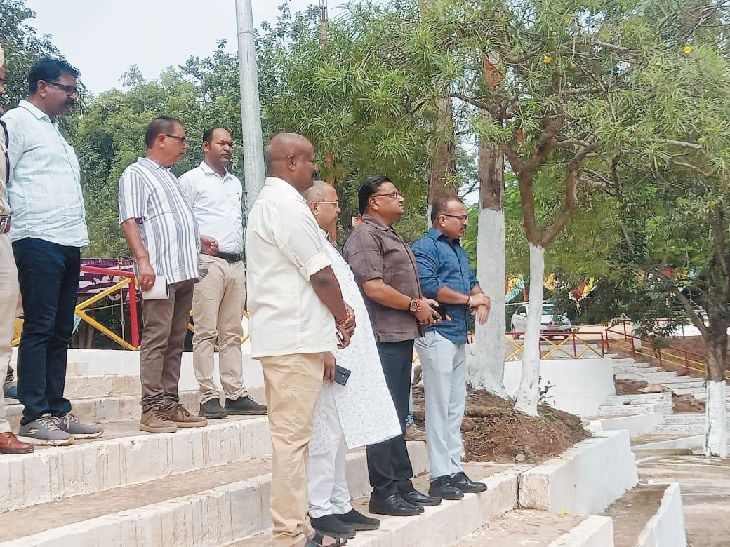 कलेक्टर-एसपी ने छठ घाटों का किया निरीक्षण