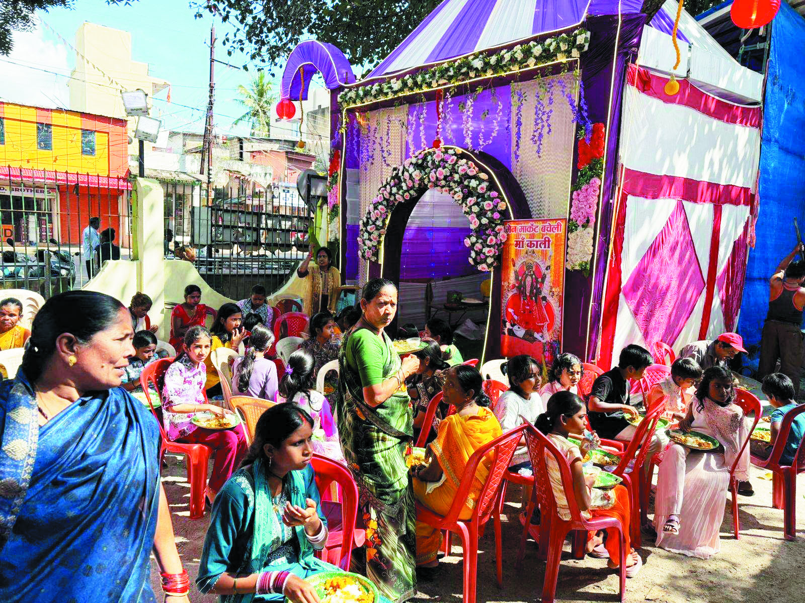  उत्साह के साथ काली पूजा महाभंडारा